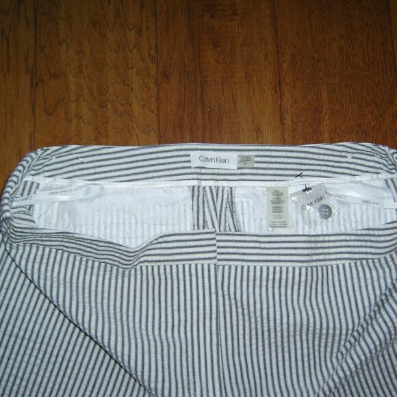 Calvin Klein Grey Pinstriped Seersucker Pants, Size 12 (10) - Picture 3 of 5